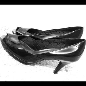 Liz Claiborne Joelle peep-toe heels